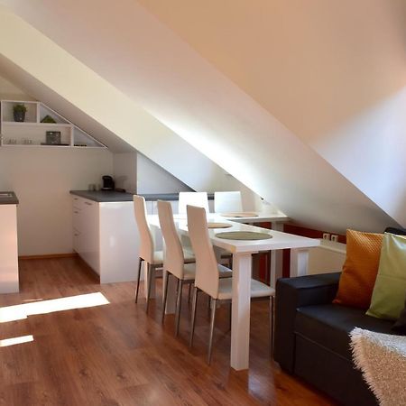 פראג New Central Rooftop With Private Wellness, Sauna & Whirlpool Bath מראה חיצוני תמונה
