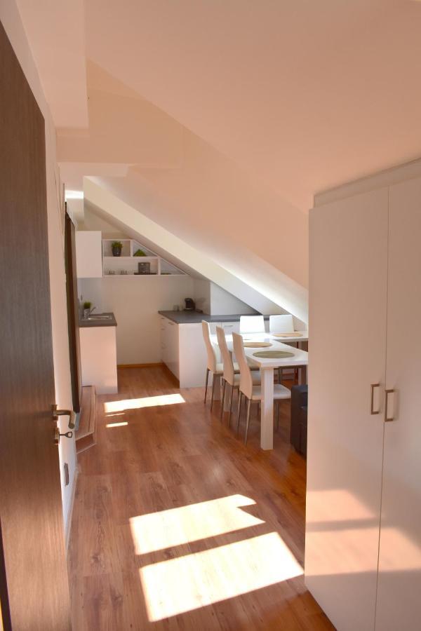 פראג New Central Rooftop With Private Wellness, Sauna & Whirlpool Bath מראה חיצוני תמונה