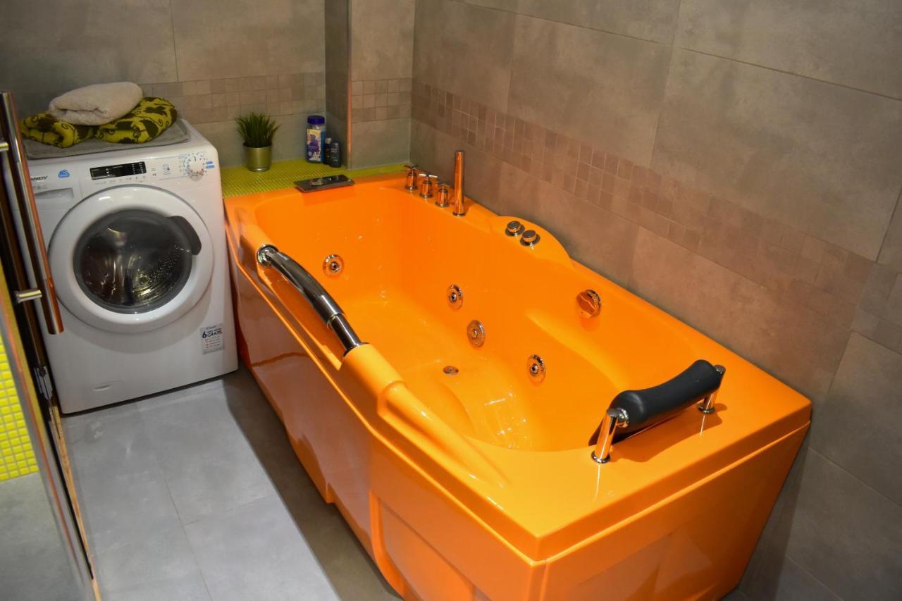 פראג New Central Rooftop With Private Wellness, Sauna & Whirlpool Bath מראה חיצוני תמונה