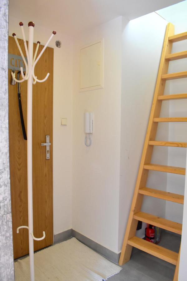 פראג New Central Rooftop With Private Wellness, Sauna & Whirlpool Bath מראה חיצוני תמונה
