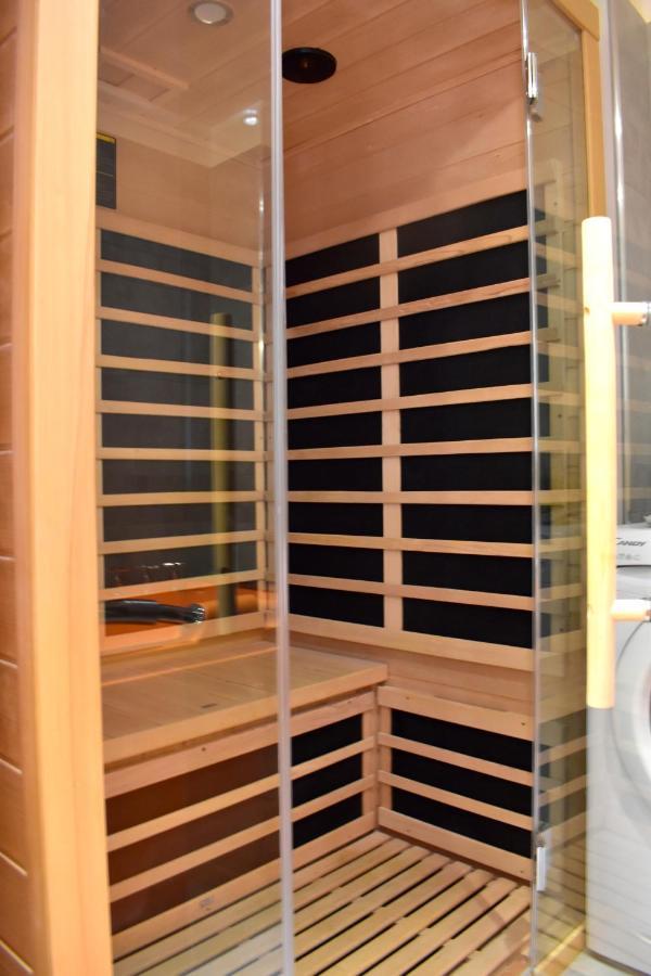 פראג New Central Rooftop With Private Wellness, Sauna & Whirlpool Bath מראה חיצוני תמונה