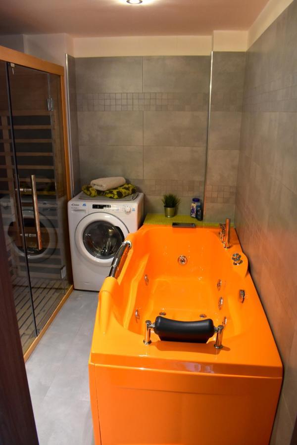 פראג New Central Rooftop With Private Wellness, Sauna & Whirlpool Bath מראה חיצוני תמונה