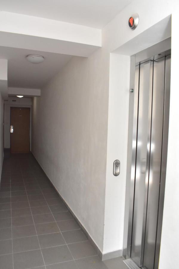 פראג New Central Rooftop With Private Wellness, Sauna & Whirlpool Bath מראה חיצוני תמונה